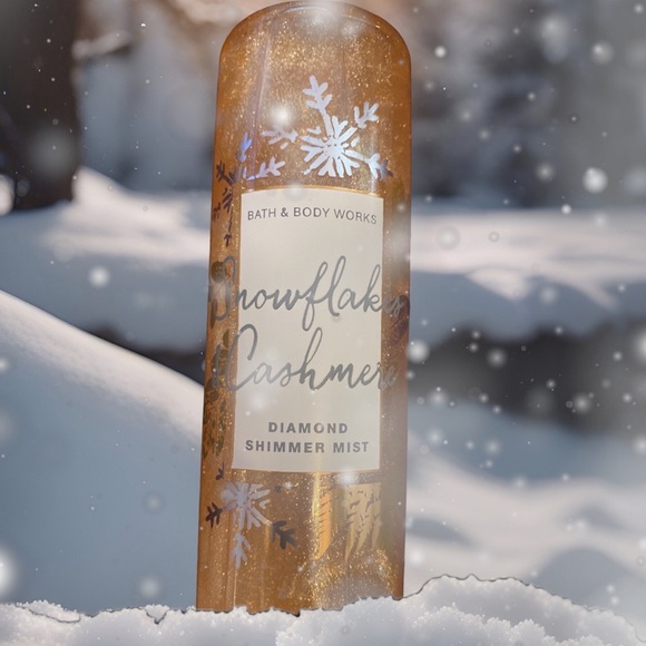 Snowflakes and Cashmere Diamond Shimmer Mist 4.9 oz - Picture 8 of 9